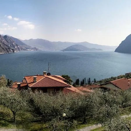 Miranda Riva di Solto